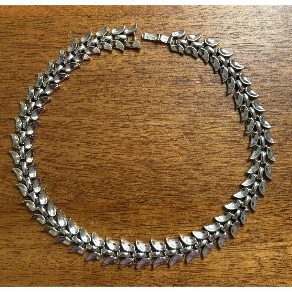Vintage Trifari Pat Pend Silver Tone Leaf Link Necklace Mid Century Signed
